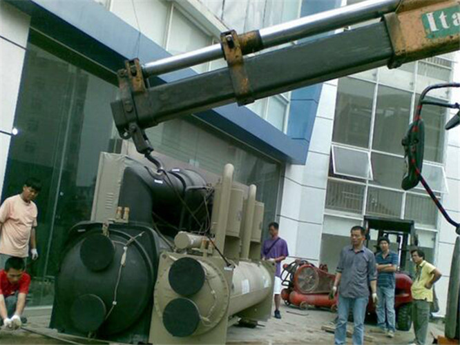 北辰区随车吊和汽车吊的核心区别是什么？哪种更省钱？