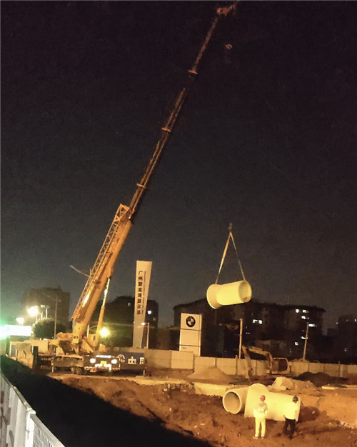 北辰区“弯臂矫正”—— 吊车的 “形变补偿” 技术